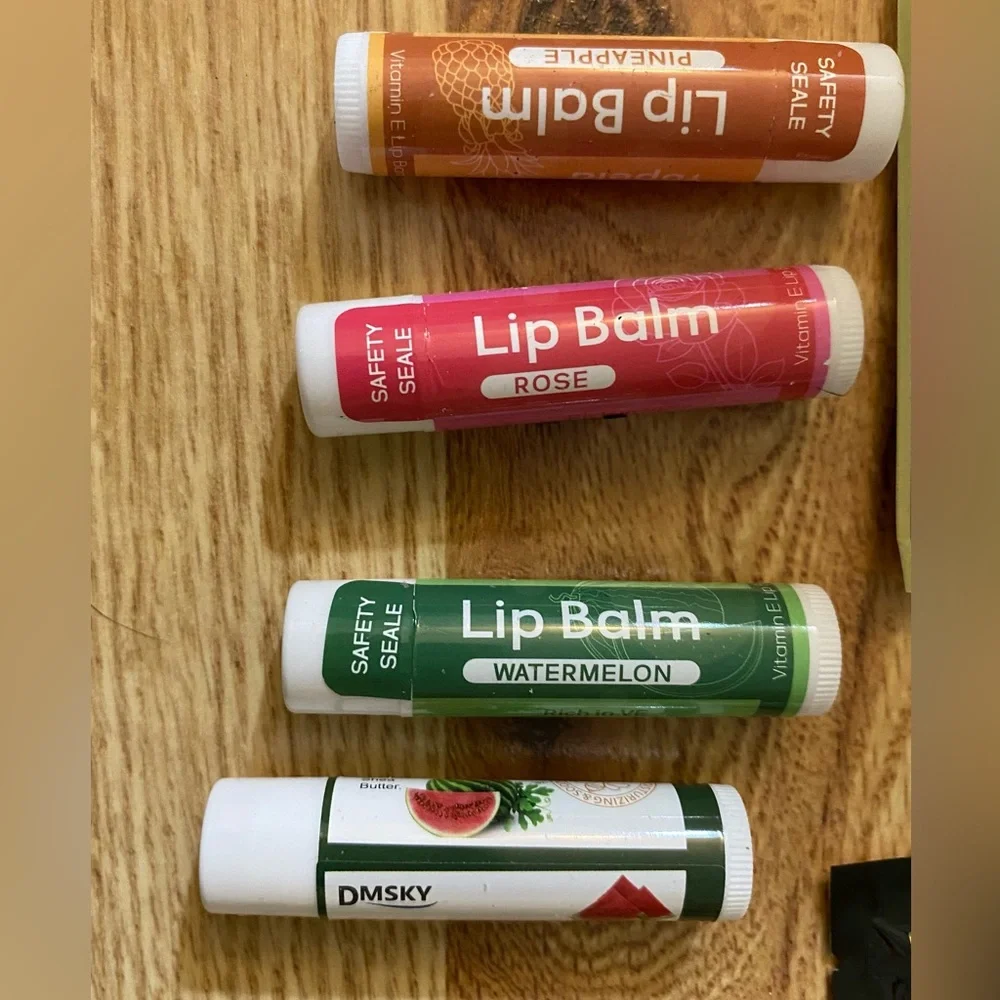 Skincare Mask & Lip Balm Lot — Gold and Lavender Accents - Picture 5 of 11